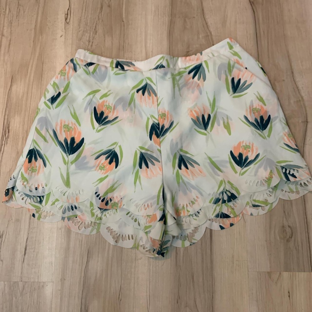 Lauren Conrad Floral Scallop Ruffle Trim Shorts White Multi Small
